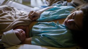 mara vidéo de naissance famille au clap de la lune (2)